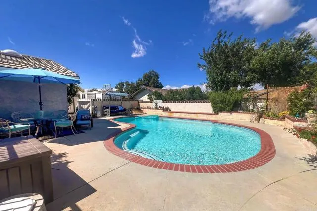 42320 Hickory Glen Ave