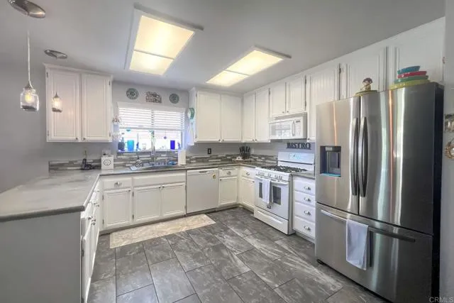 42320 Hickory Glen Ave