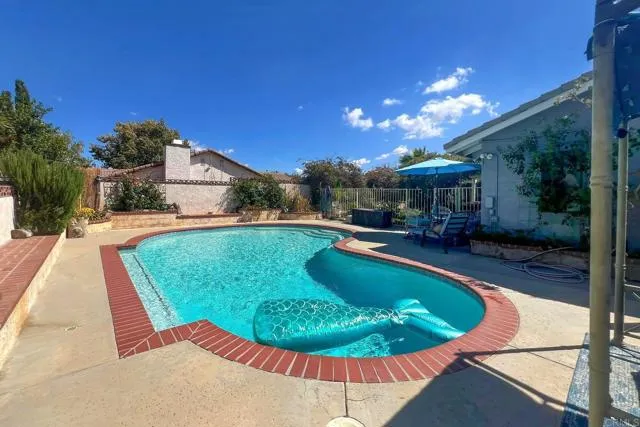 42320 Hickory Glen Ave