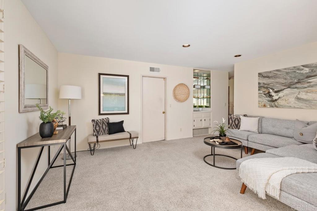 8097 Hemingway Avenue