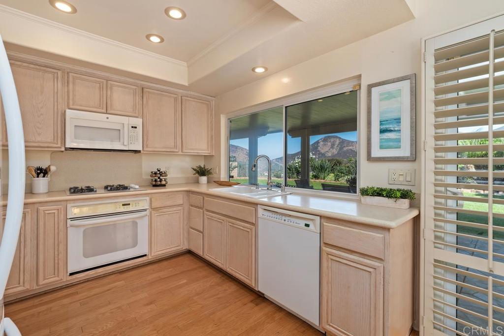 8097 Hemingway Avenue