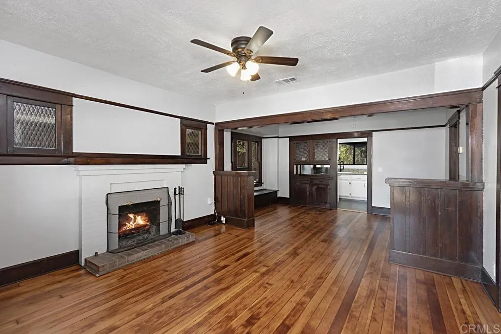 3041 Redwood Street