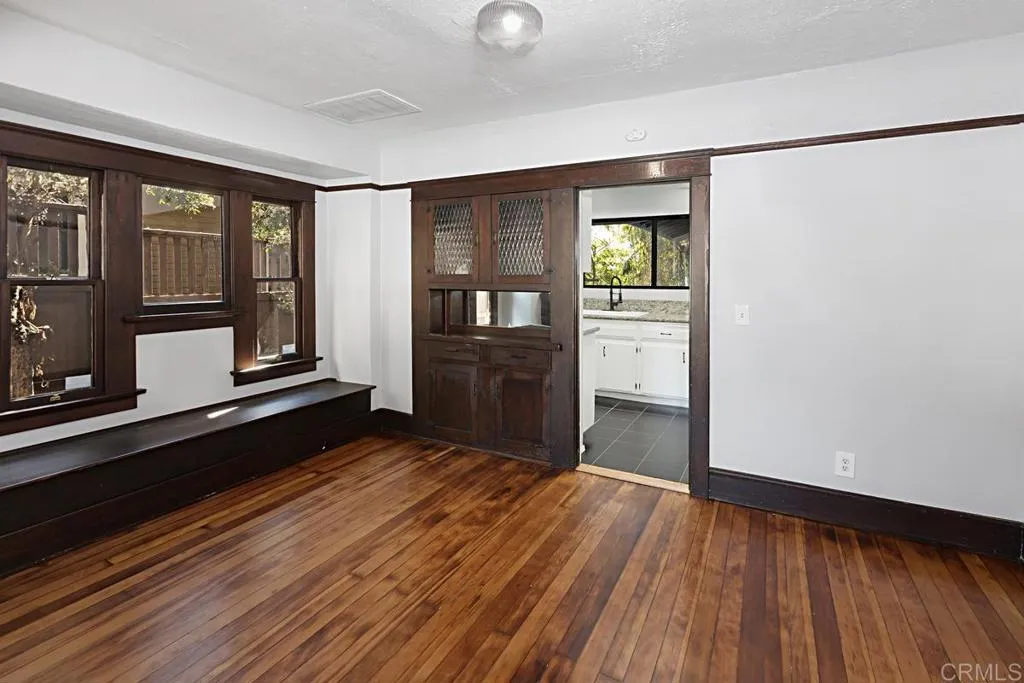 3041 Redwood Street
