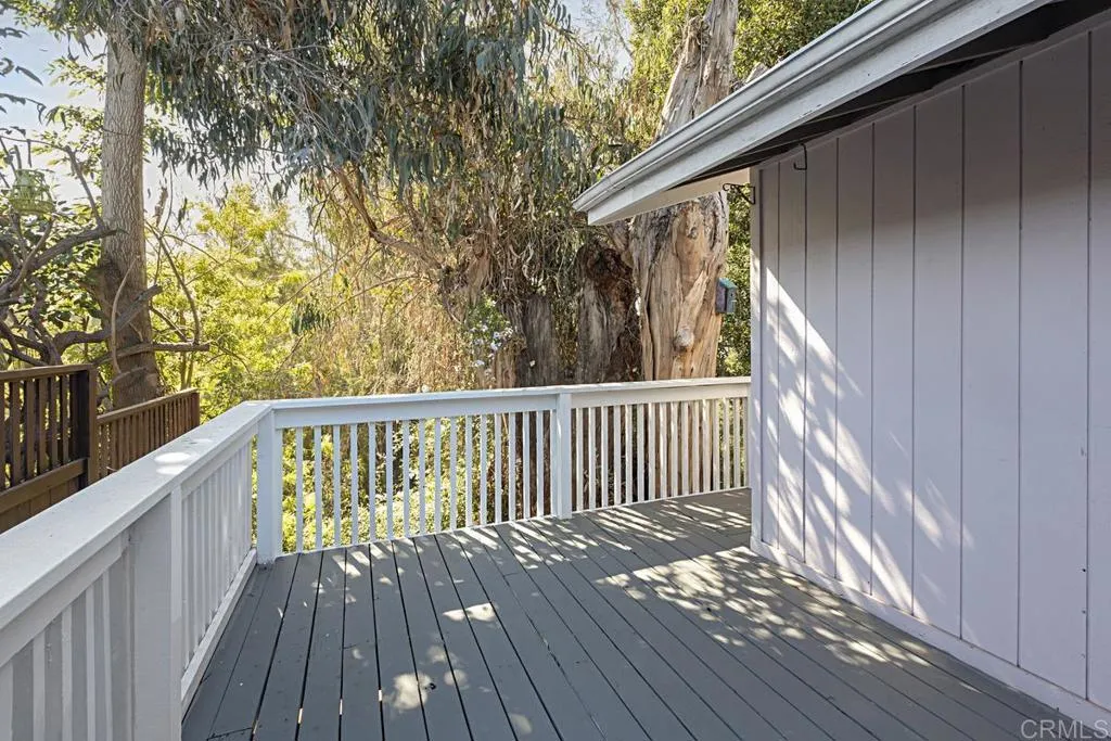 3041 Redwood Street