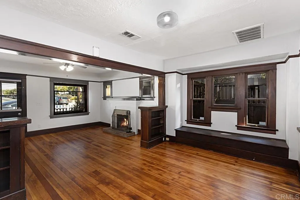 3041 Redwood Street