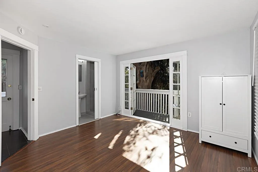 3041 Redwood Street