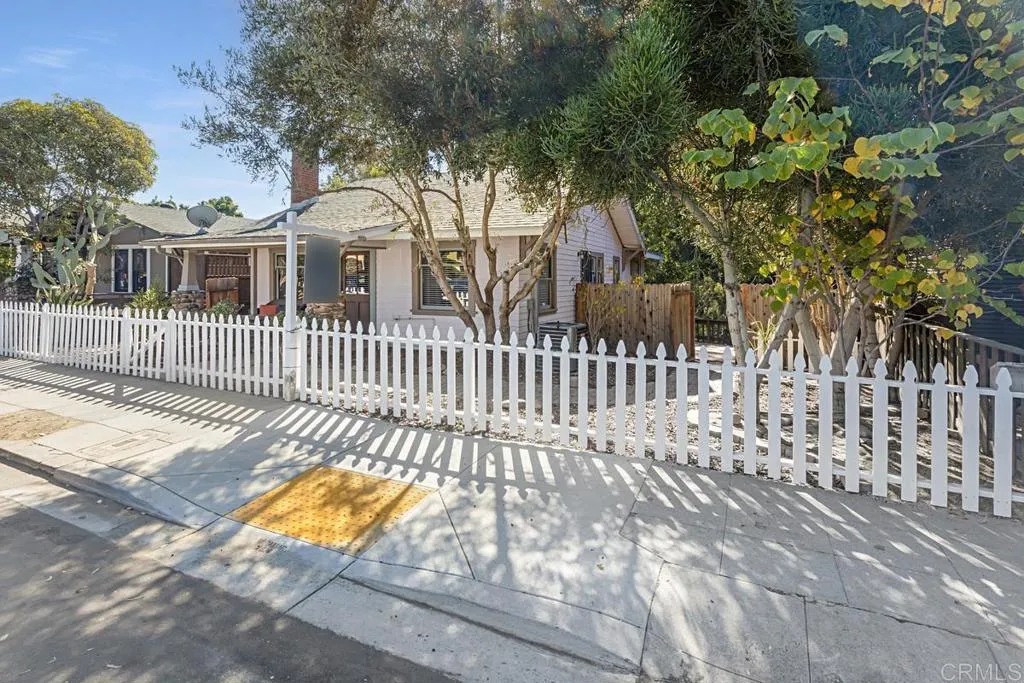 3041 Redwood Street