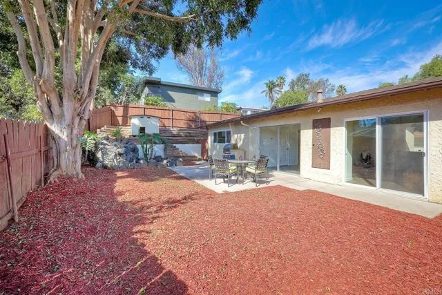 310 Hillside Ct