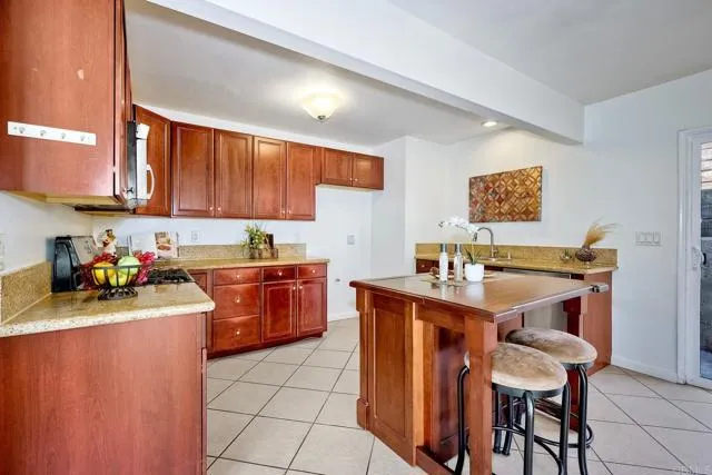 310 Hillside Ct