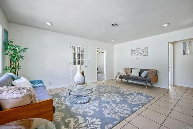 310 Hillside Ct