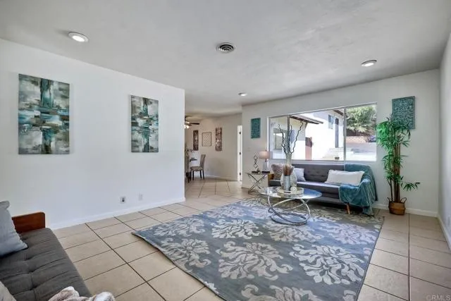 310 Hillside Ct