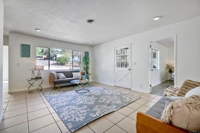 310 Hillside Ct