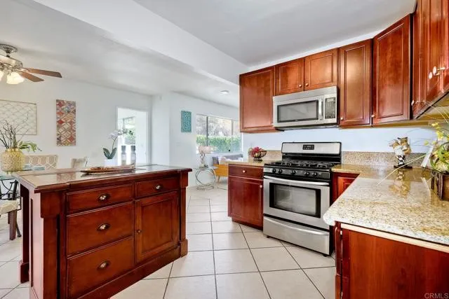 310 Hillside Ct