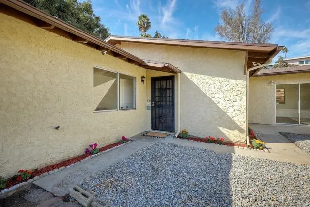 310 Hillside Ct