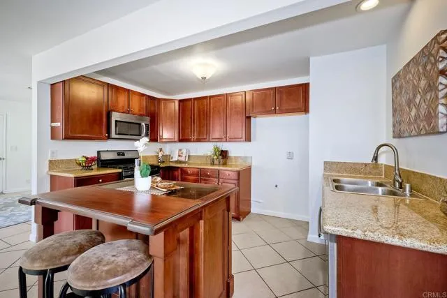 310 Hillside Ct