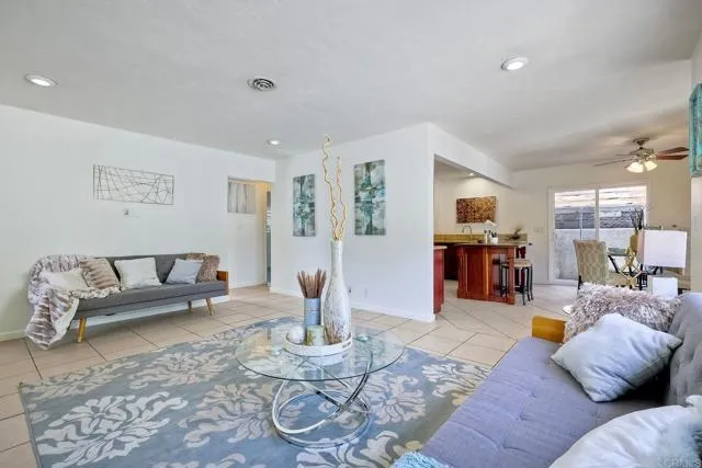 310 Hillside Ct