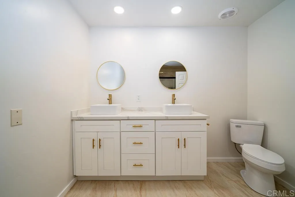 4660 N River # 133