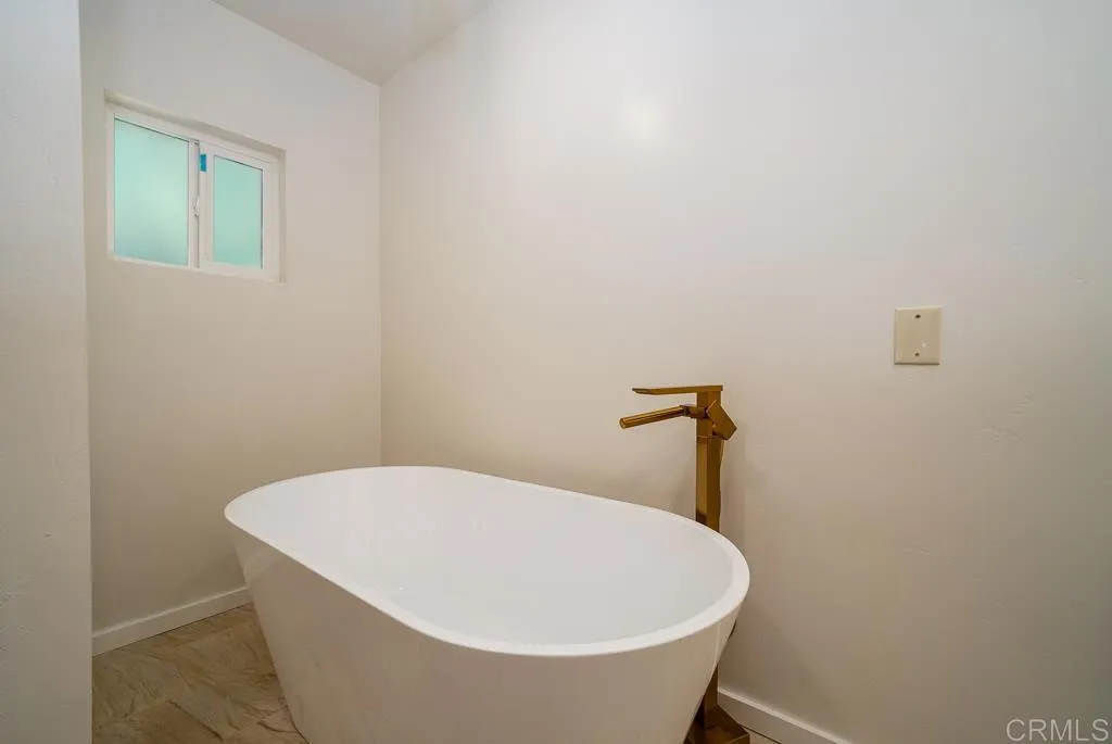 4660 N River # 133