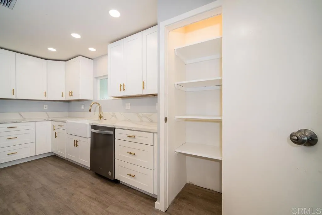 4660 N River # 133