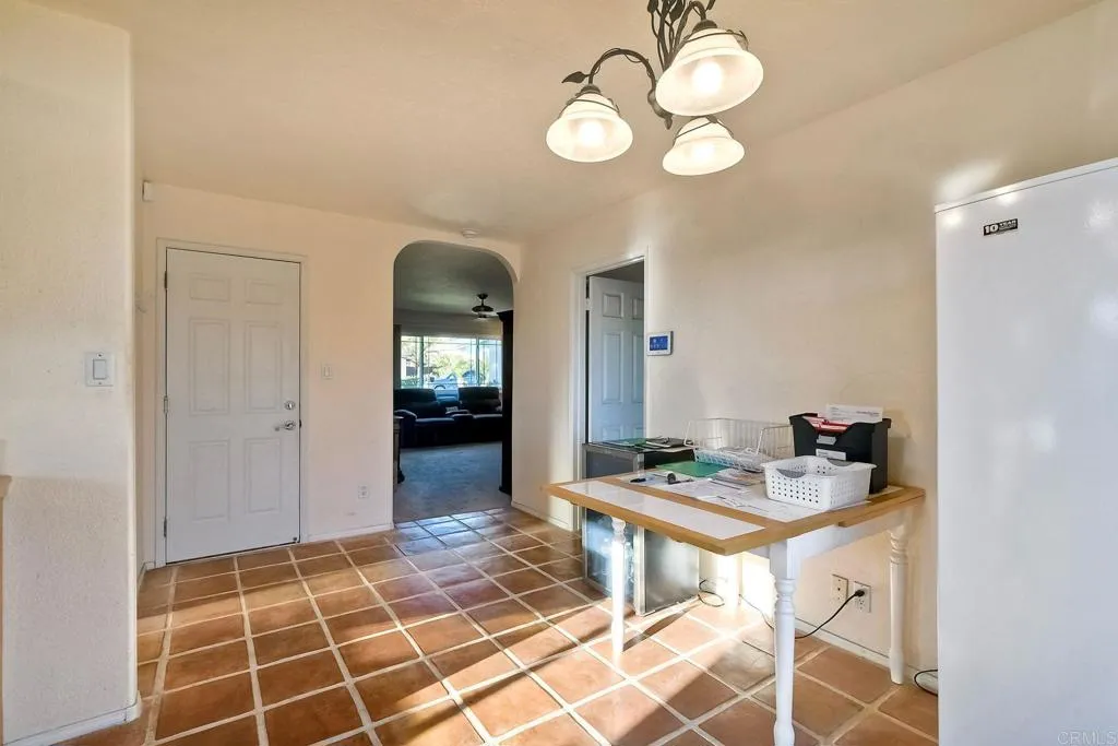 2225 Crestline