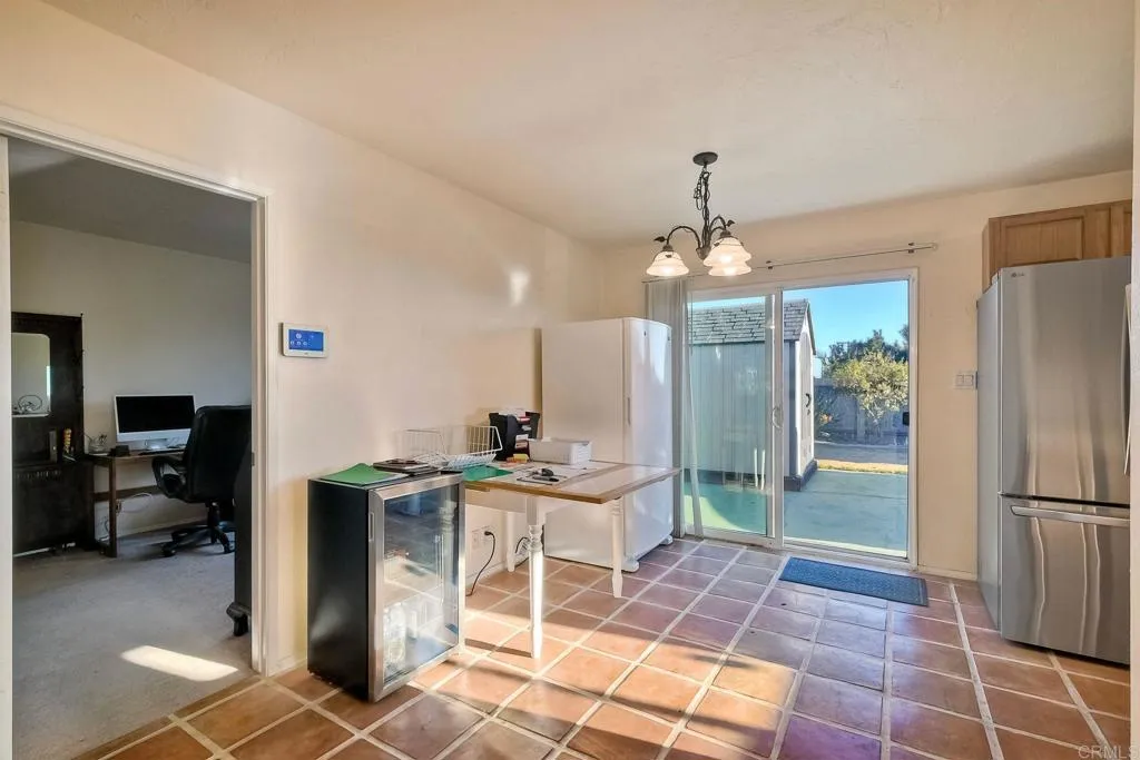 2225 Crestline