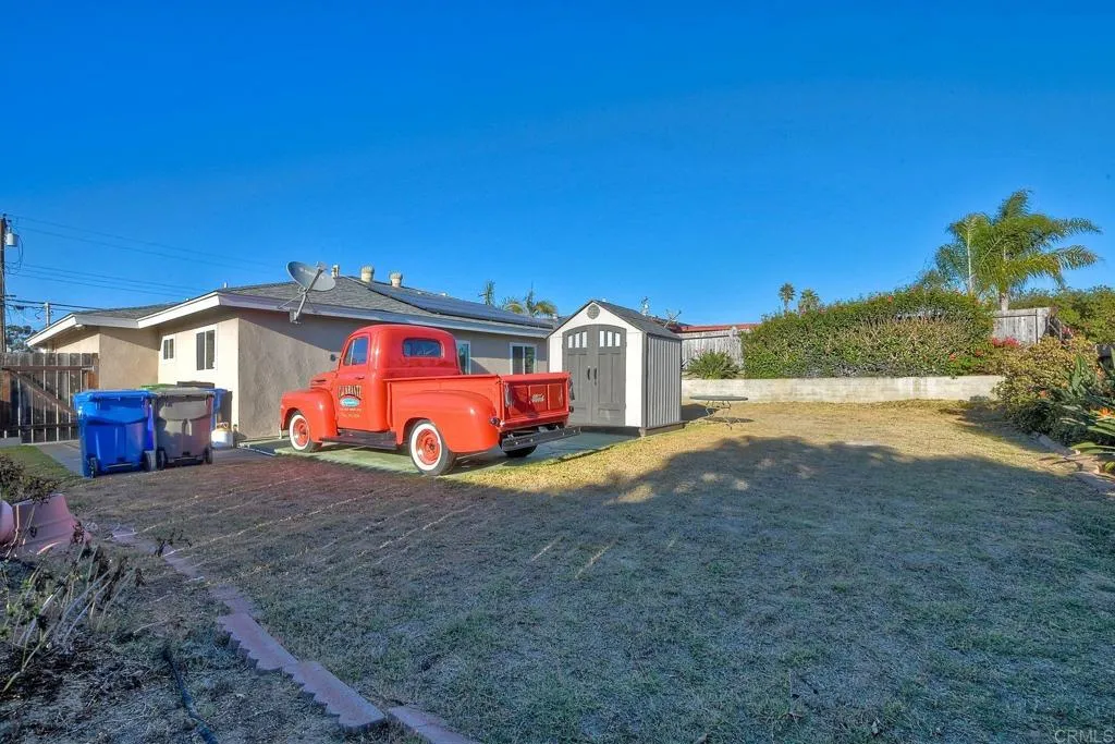 2225 Crestline