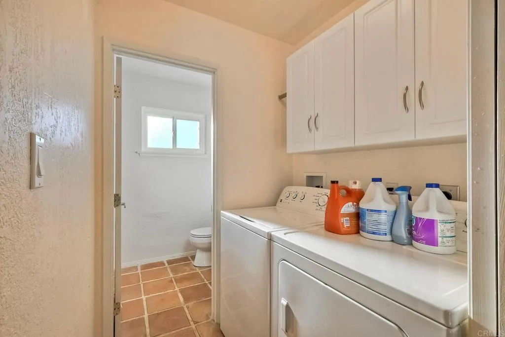 2225 Crestline
