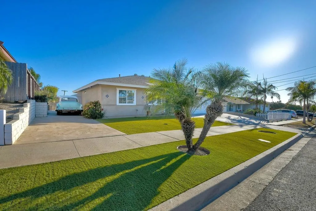 2225 Crestline