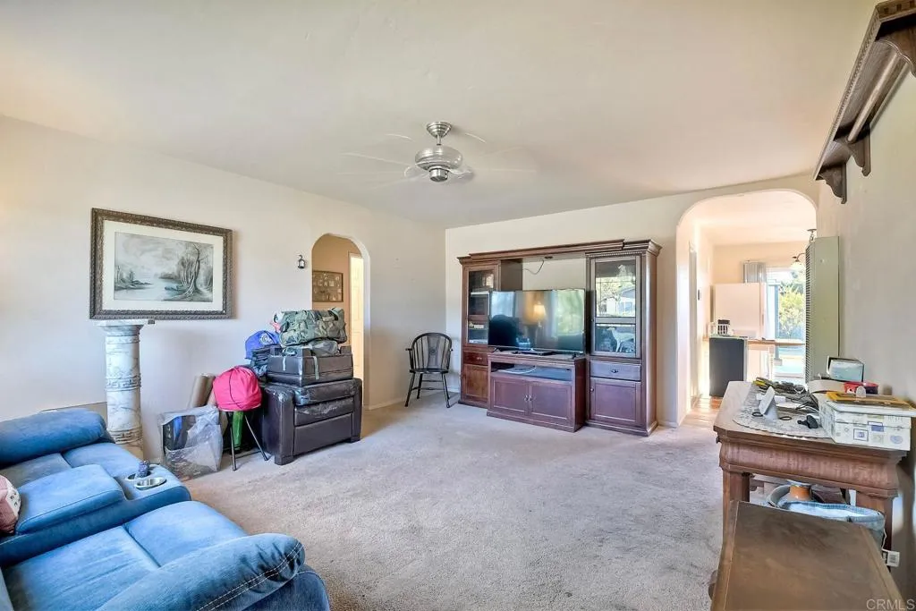 2225 Crestline