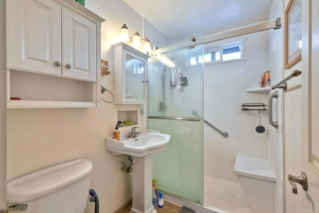 2225 Crestline