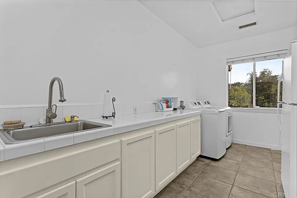 606 Via Cumbres