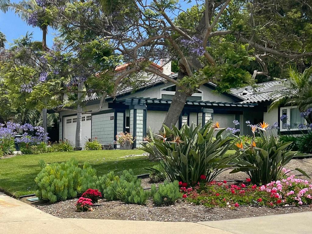 1045 Passiflora Avenue