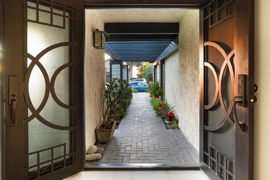 1045 Passiflora Avenue