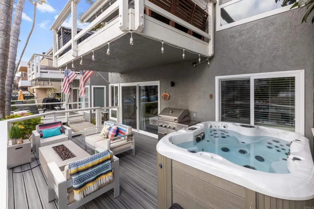 4553 Cove Dr Unit 2