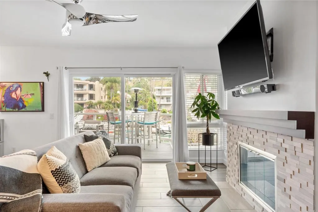 4553 Cove Dr Unit 2