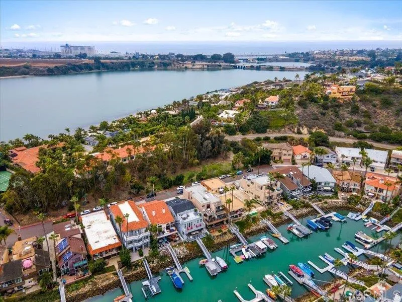 4553 Cove Dr Unit 2