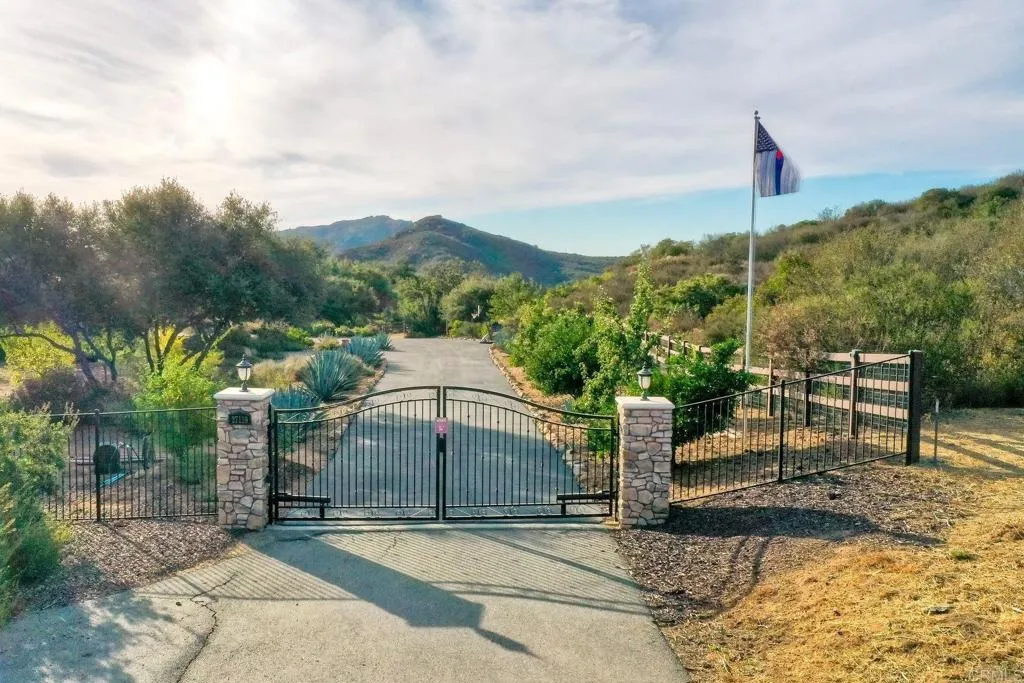 27119 Calle De Encinas Ct