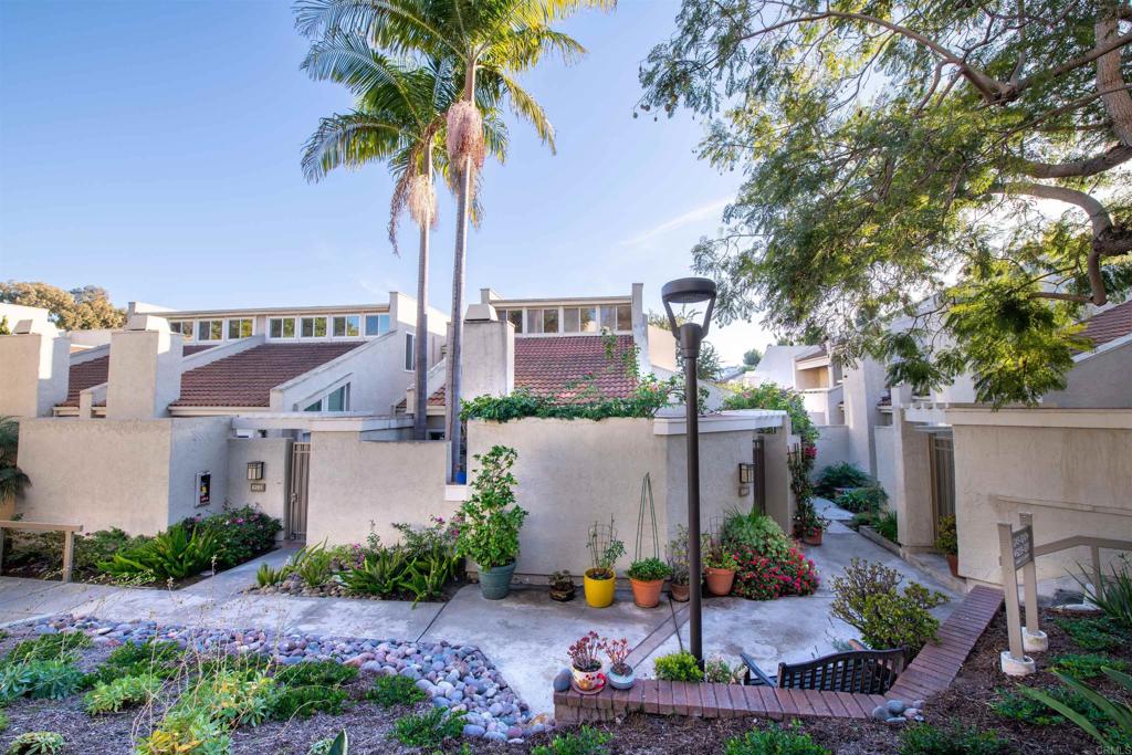 6263 Caminito Carrena