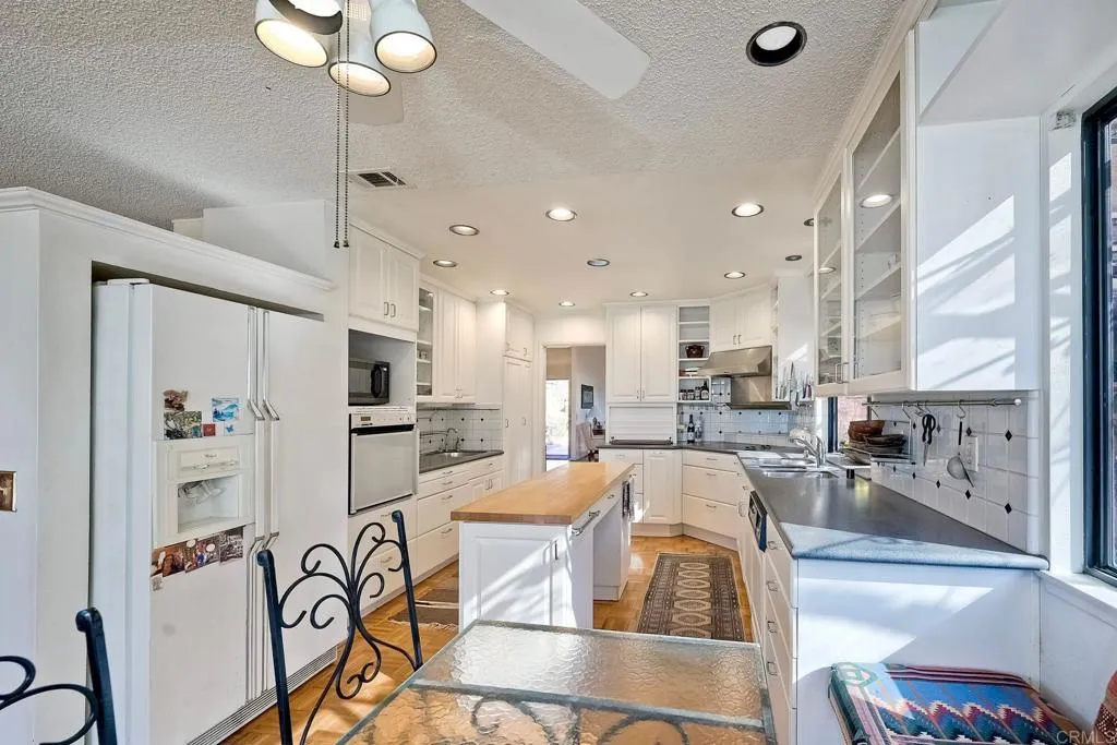 3985 Syme Drive