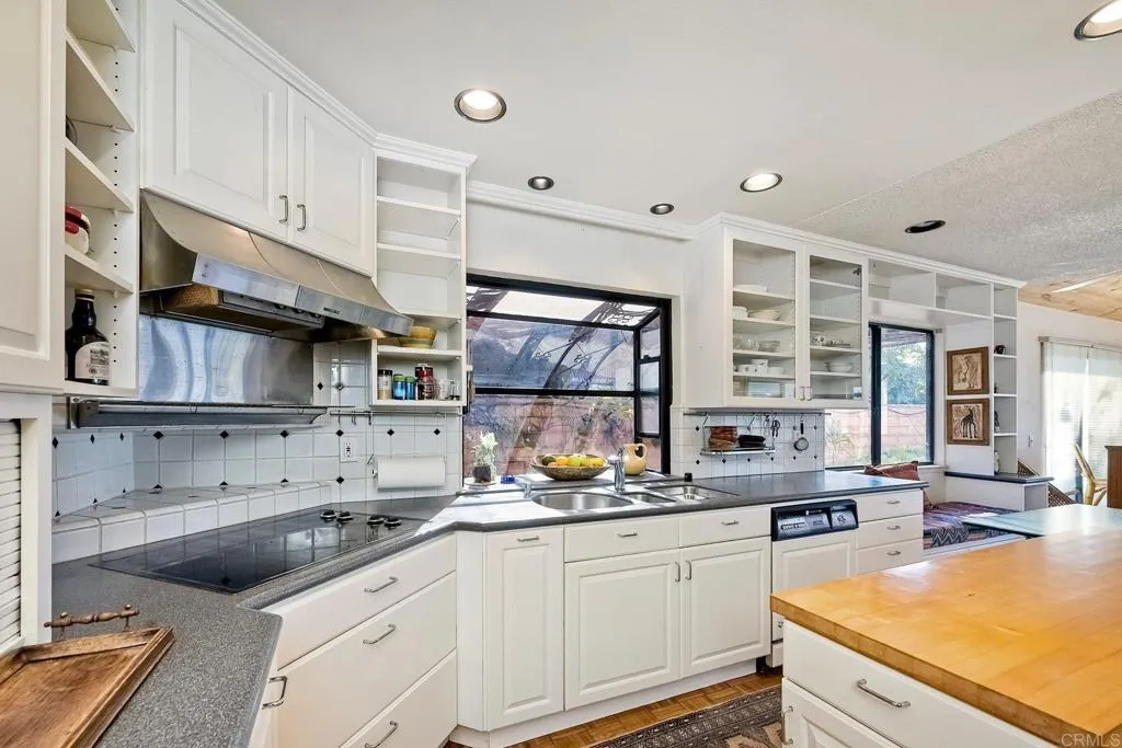 3985 Syme Drive