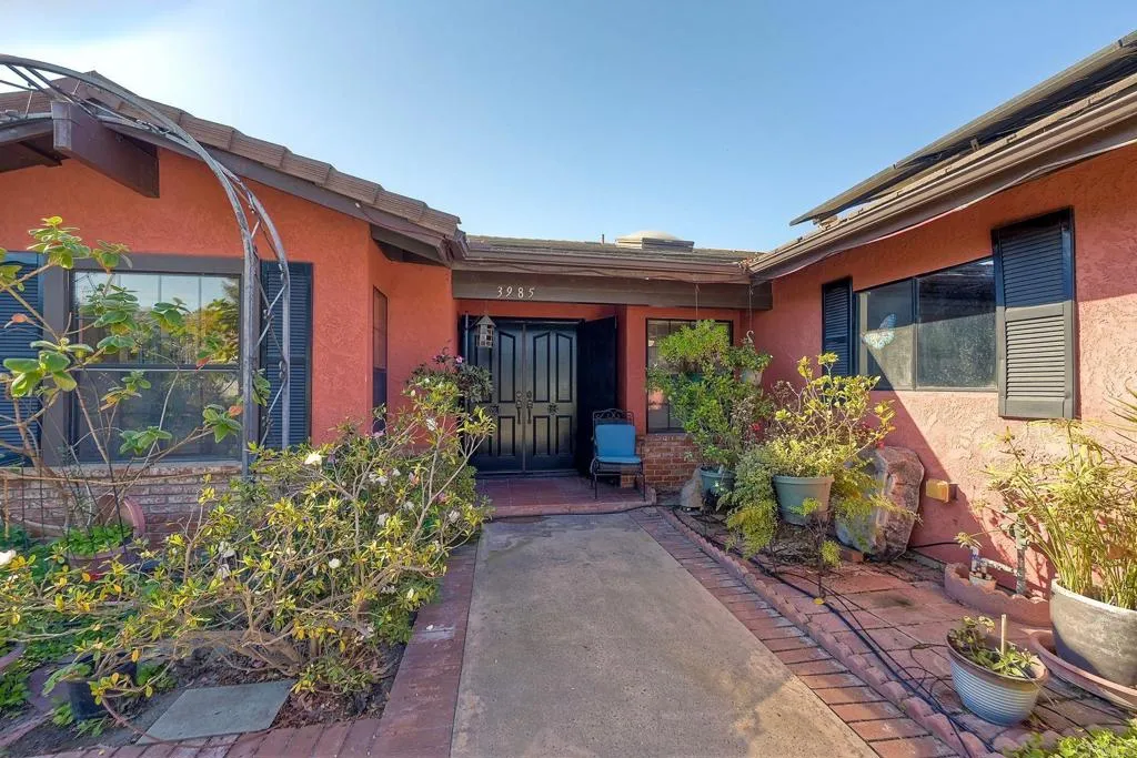3985 Syme Drive