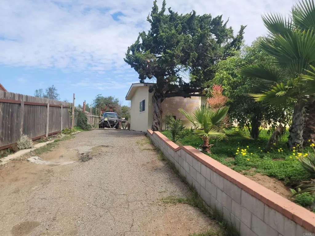 1748 Foothill Drive