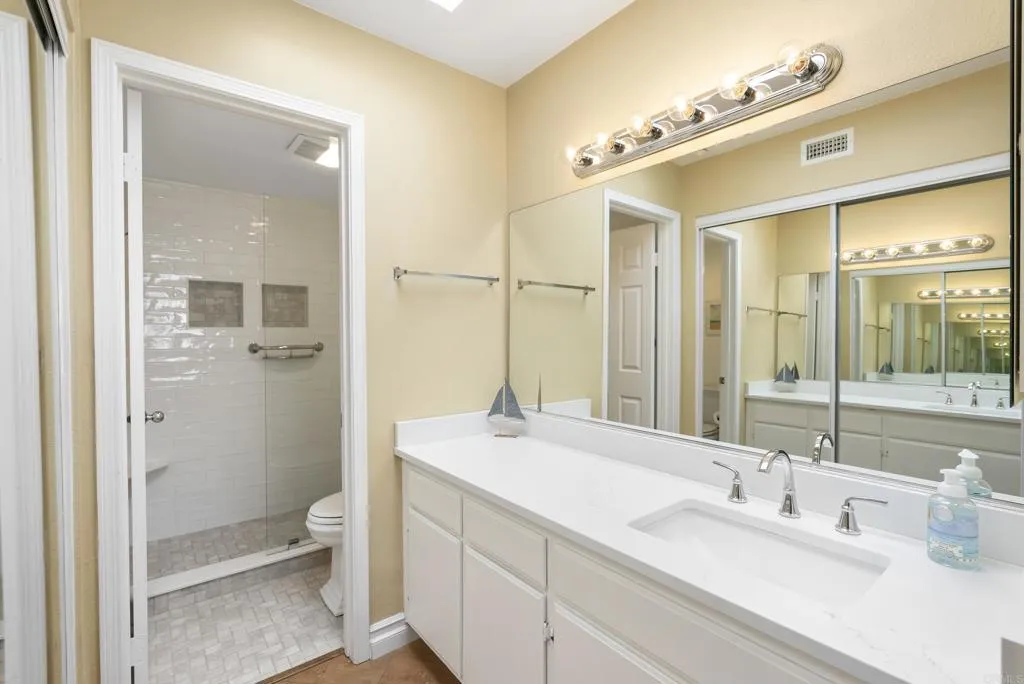 400 N The Strand Unit 26