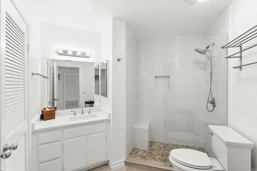 400 N The Strand Unit 26