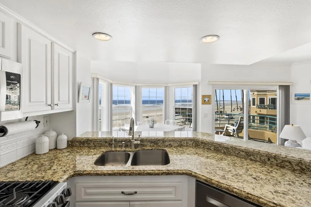 400 N The Strand Unit 26