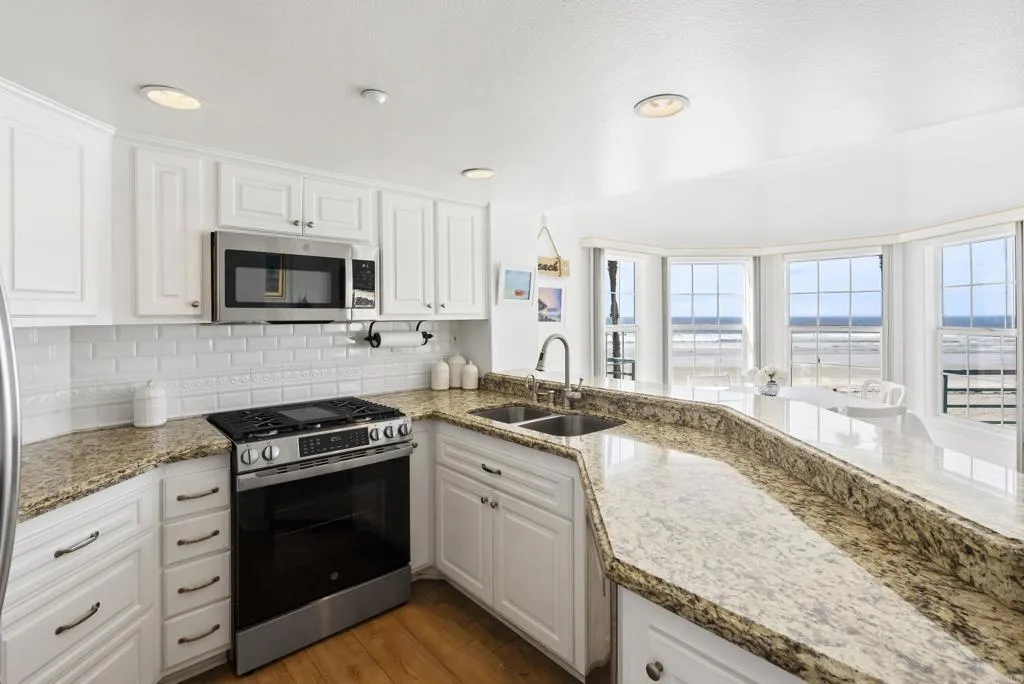400 N The Strand Unit 26