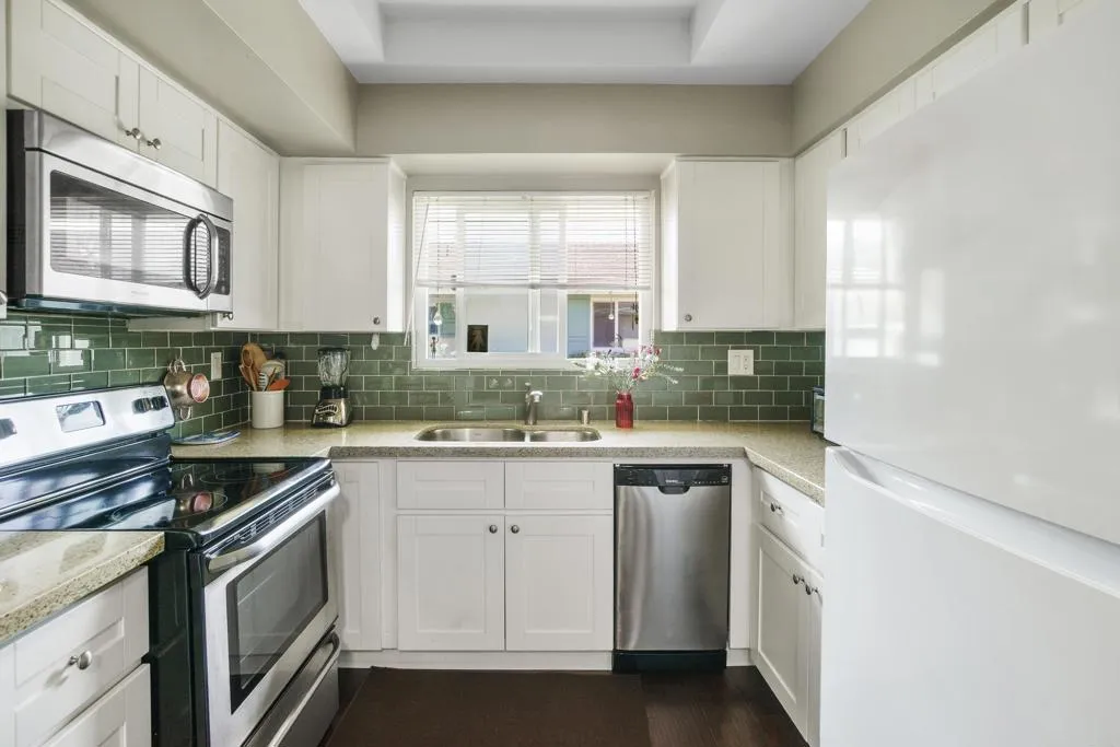 3685 Vista Campana N # 16