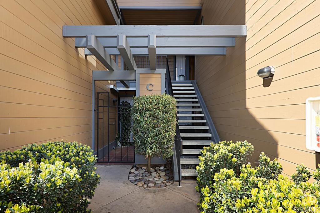 4011 Layang Layang Circle E