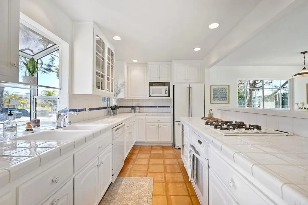 3897 Park Dr.