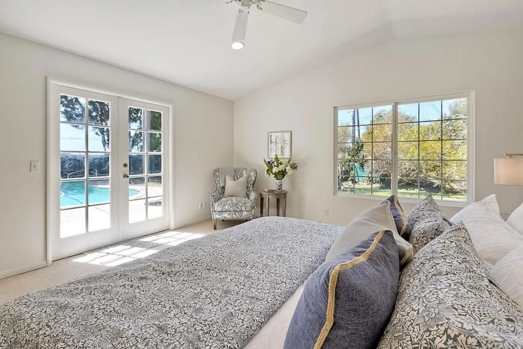 3897 Park Dr.